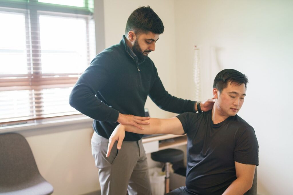 auckland-chiropractor-performing-adjustment